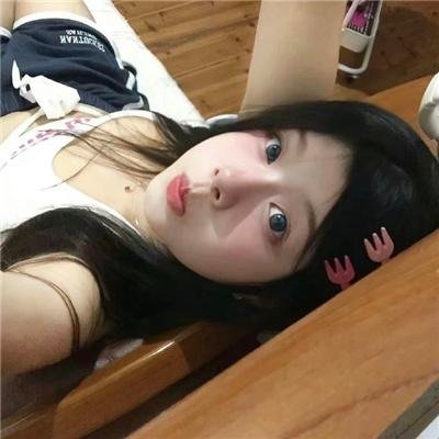 滑板女孩